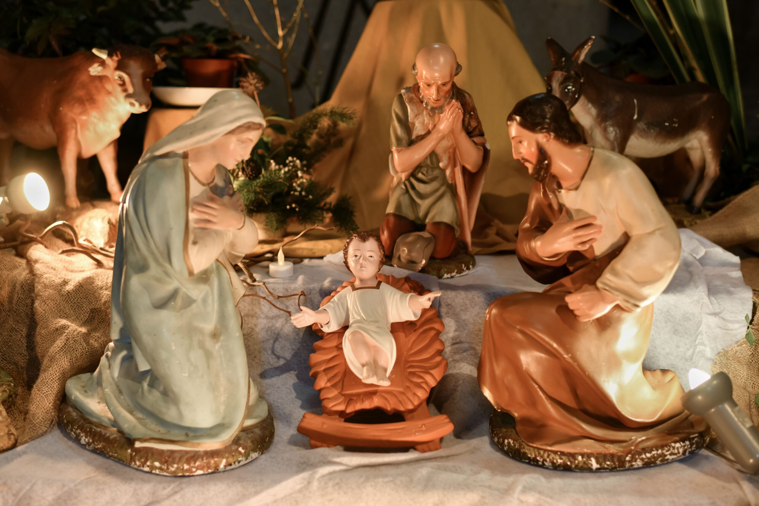 Lutins farceurs de Noël : comment cette tradition captivante a